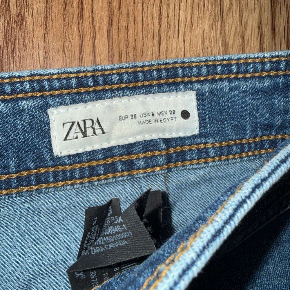Zara High Waisted Wide Leg Relaxed Jeans Sz 6 Medium Wash Raw Hems Stretch - Picture 4 of 8
